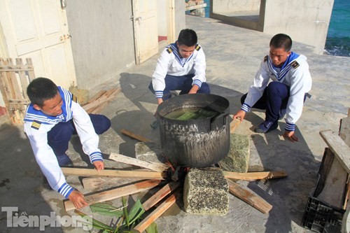 Pour un Têt chaleureux à Truong Sa - ảnh 1